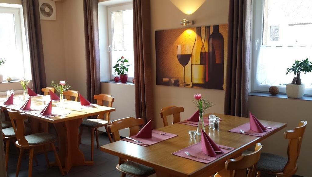 Gasthof Landhotel Gruner Baum Cadolzburg Экстерьер фото