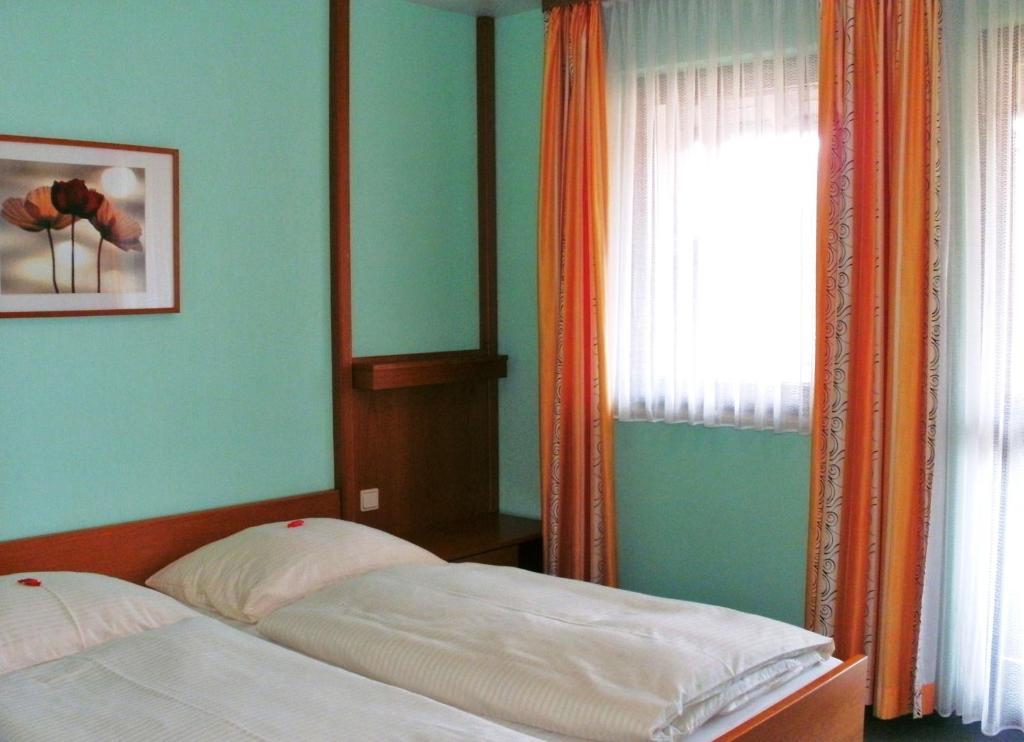 Gasthof Landhotel Gruner Baum Cadolzburg Экстерьер фото