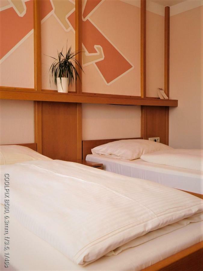 Gasthof Landhotel Gruner Baum Cadolzburg Экстерьер фото