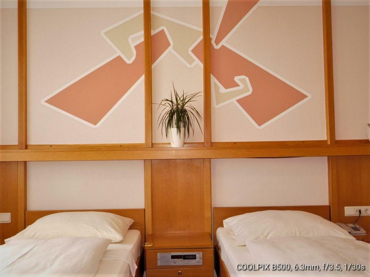 Gasthof Landhotel Gruner Baum Cadolzburg Экстерьер фото