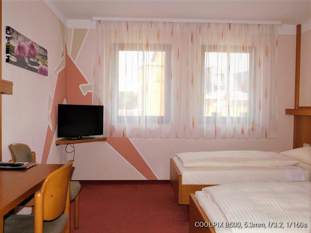 Gasthof Landhotel Gruner Baum Cadolzburg Экстерьер фото